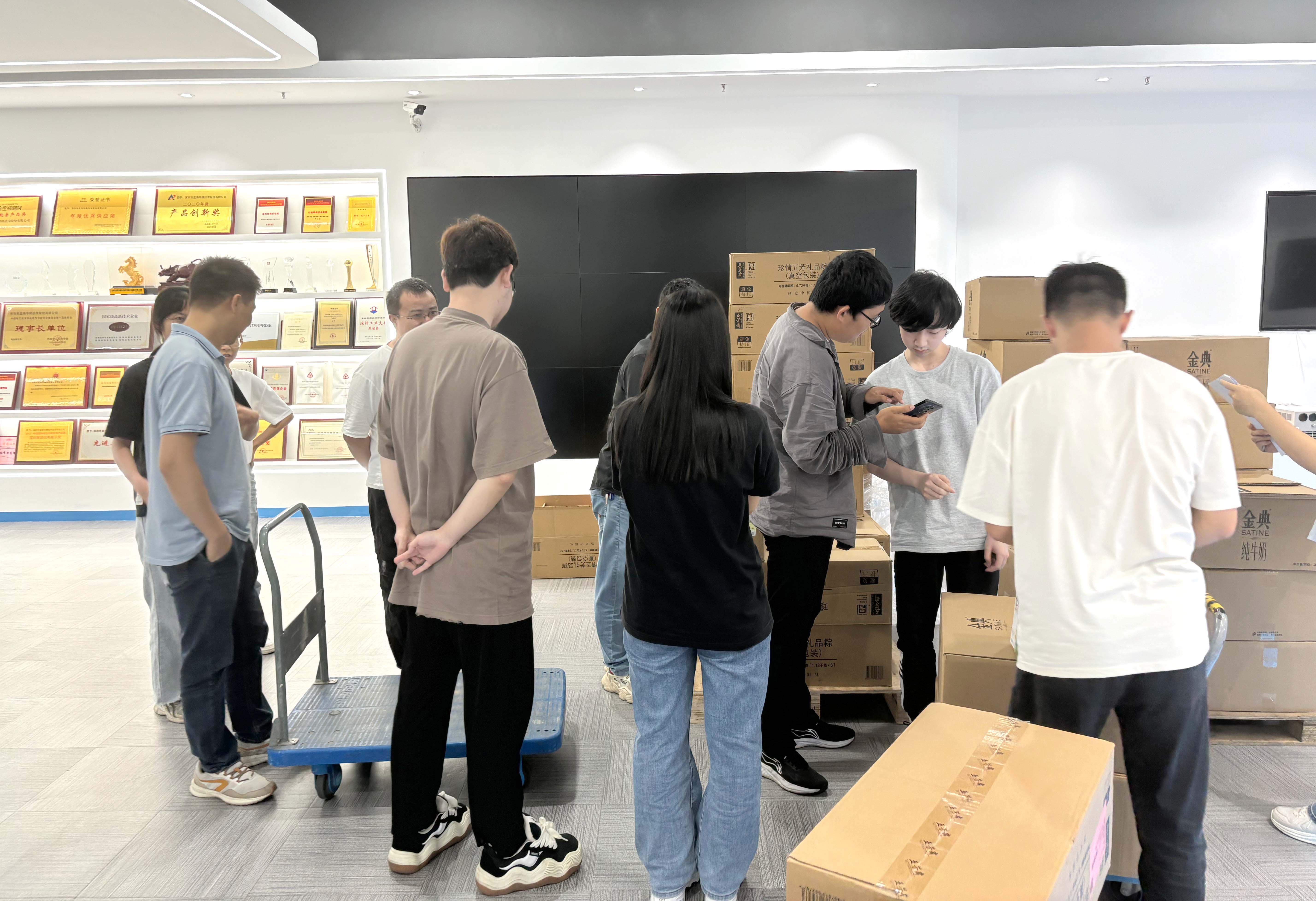 粽香迎端午 關懷暖人心｜藍海華騰為全體家人們發(fā)放端午節(jié)福利啦！