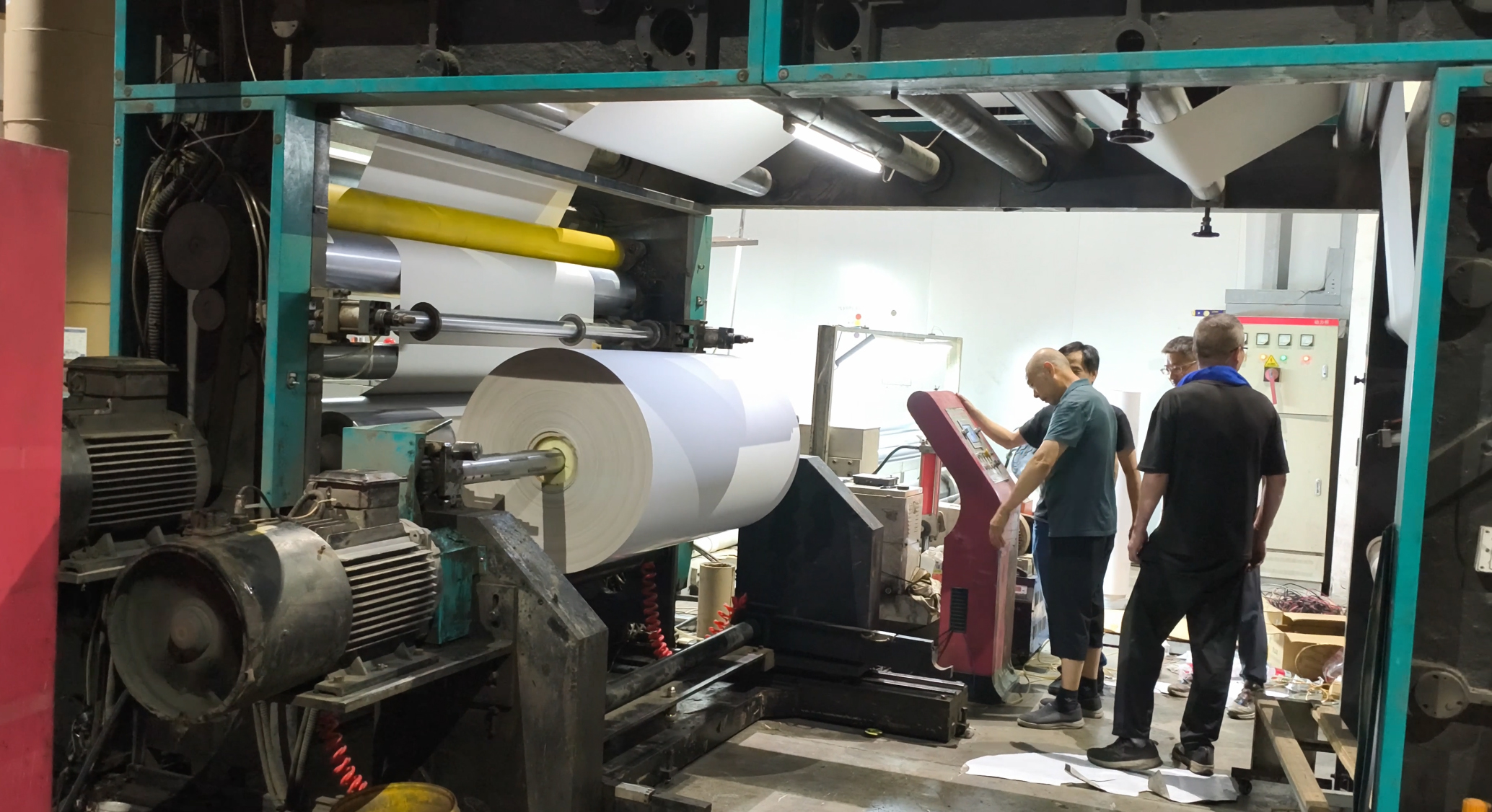 十二年“硬核”表現(xiàn)：穩(wěn)得住，扛得住！藍(lán)海華騰變頻器助力印刷廠穩(wěn)產(chǎn)增效！