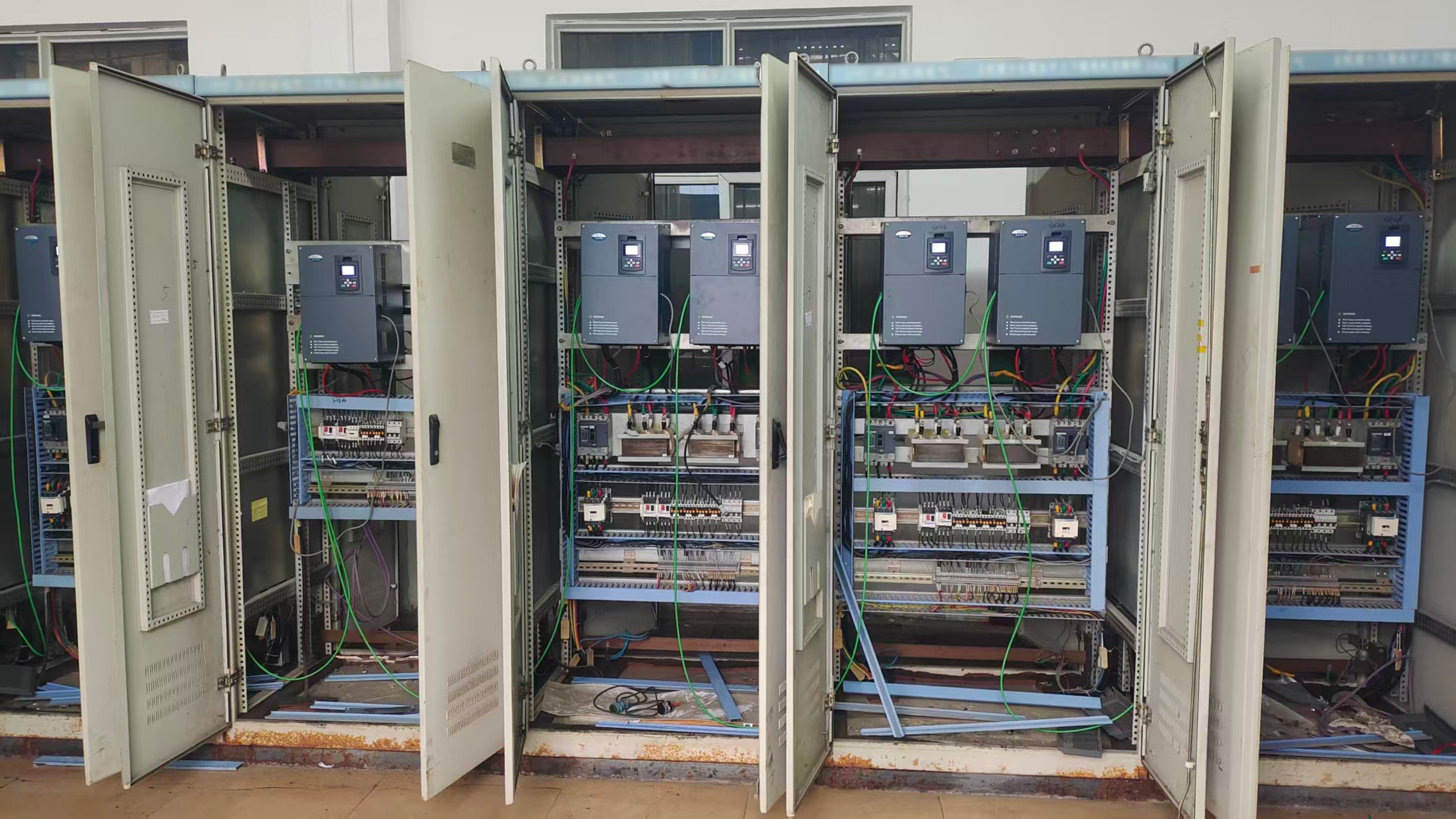 藍(lán)海華騰V9-H系列變頻器：助力鋼廠1250冷彎?rùn)C(jī)組生產(chǎn)線“煥新升級(jí)”！